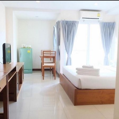 Oyo 1097 Thep Apartment Pattaya Ngoại thất bức ảnh