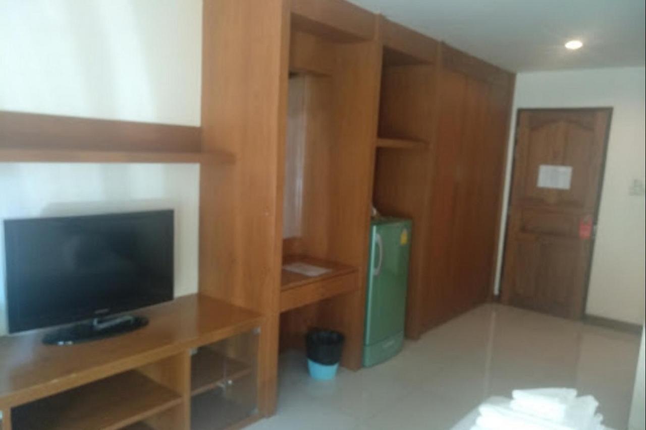 Oyo 1097 Thep Apartment Pattaya Ngoại thất bức ảnh
